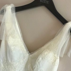 Vera Wang White collection V-neck gown in ivory.